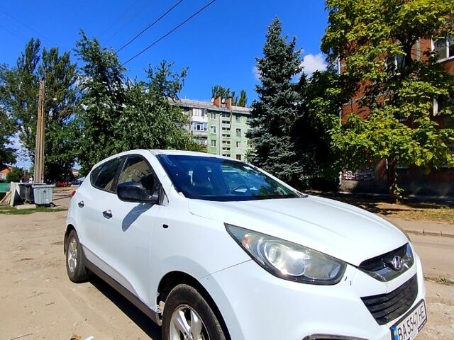Білий Хендай іх35, об'ємом двигуна 2 л та пробігом 200 тис. км за 4900 $, фото 1 на Automoto.ua