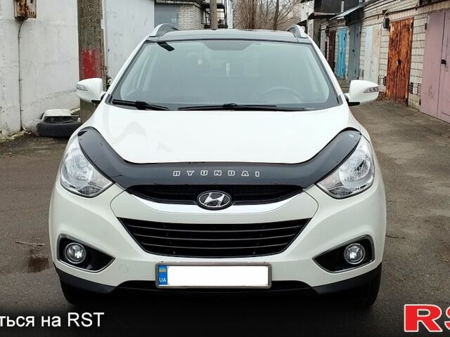 Белый Хендай их35, объемом двигателя 2 л и пробегом 215 тыс. км за 9900 $, фото 1 на Automoto.ua