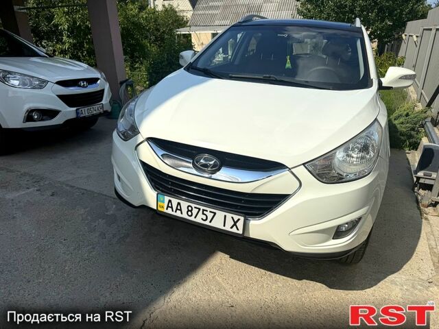 Белый Хендай их35, объемом двигателя 2.4 л и пробегом 112 тыс. км за 10500 $, фото 1 на Automoto.ua