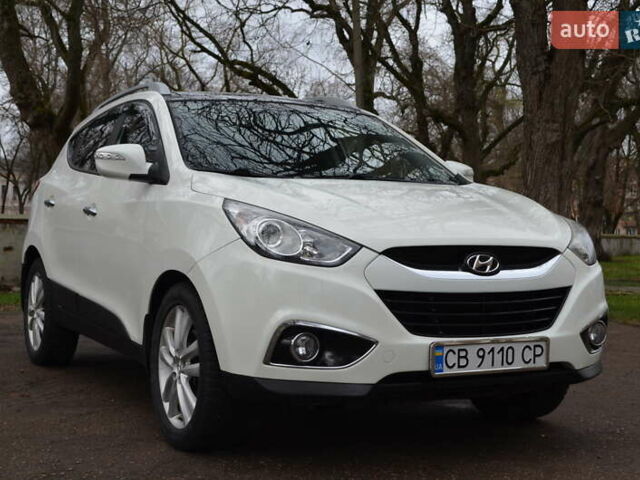 Белый Хендай их35, объемом двигателя 2.36 л и пробегом 202 тыс. км за 11300 $, фото 1 на Automoto.ua