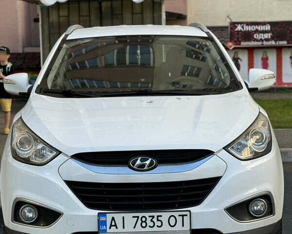 Белый Хендай их35, объемом двигателя 2 л и пробегом 135 тыс. км за 12300 $, фото 1 на Automoto.ua