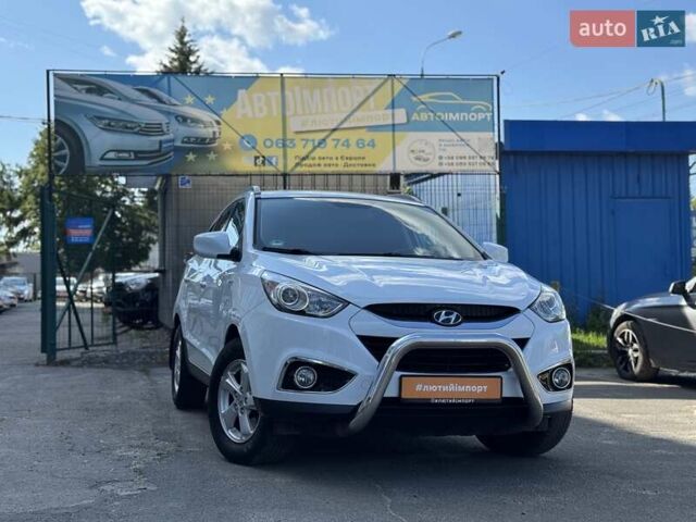 Белый Хендай их35, объемом двигателя 1.7 л и пробегом 214 тыс. км за 13000 $, фото 1 на Automoto.ua