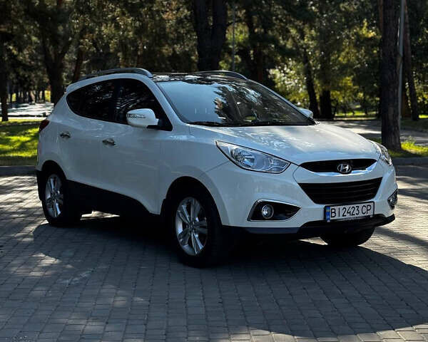 Белый Хендай их35, объемом двигателя 2 л и пробегом 101 тыс. км за 12900 $, фото 1 на Automoto.ua