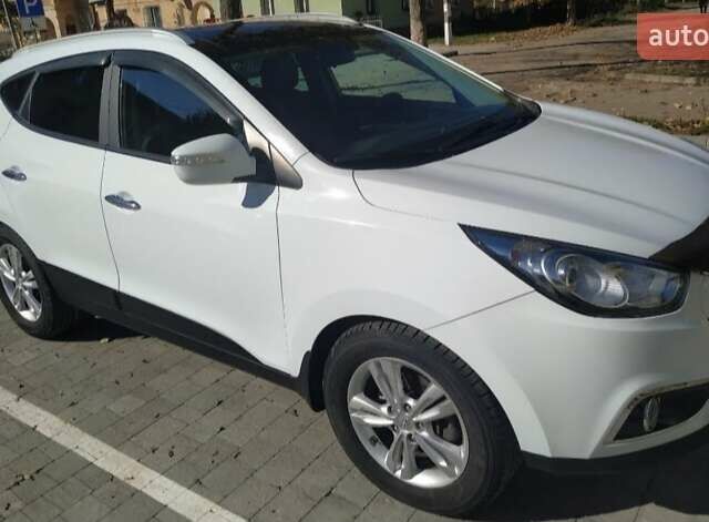 Білий Хендай іх35, об'ємом двигуна 2 л та пробігом 196 тис. км за 12000 $, фото 1 на Automoto.ua