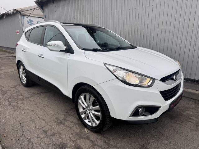 Белый Хендай их35, объемом двигателя 2 л и пробегом 243 тыс. км за 13250 $, фото 1 на Automoto.ua