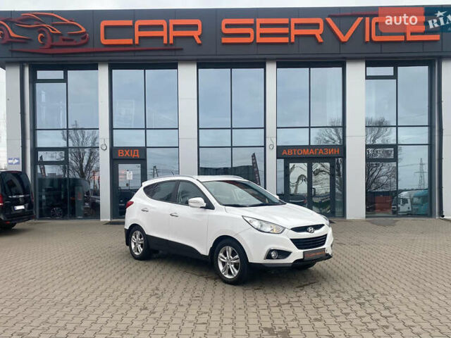 Белый Хендай их35, объемом двигателя 2 л и пробегом 145 тыс. км за 11500 $, фото 1 на Automoto.ua