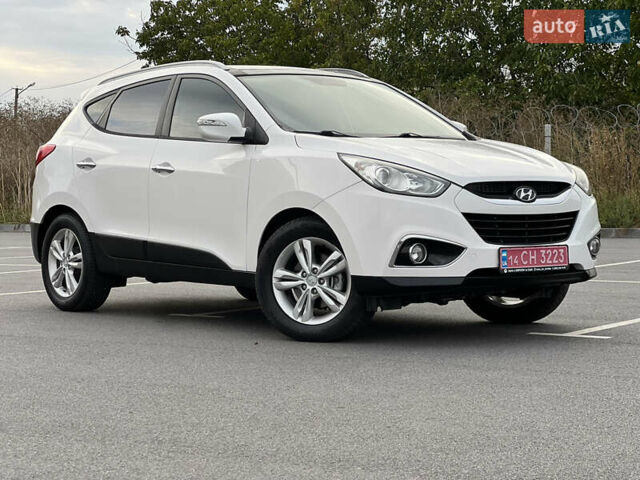 Белый Хендай их35, объемом двигателя 2 л и пробегом 172 тыс. км за 15500 $, фото 1 на Automoto.ua