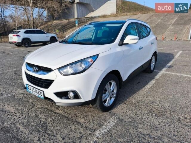 Белый Хендай их35, объемом двигателя 2 л и пробегом 186 тыс. км за 12100 $, фото 1 на Automoto.ua