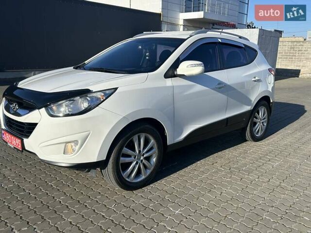 Белый Хендай их35, объемом двигателя 2 л и пробегом 183 тыс. км за 13300 $, фото 1 на Automoto.ua