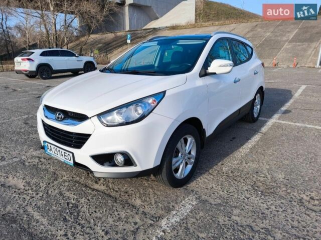 Белый Хендай их35, объемом двигателя 2 л и пробегом 186 тыс. км за 11100 $, фото 1 на Automoto.ua