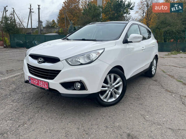 Белый Хендай их35, объемом двигателя 2 л и пробегом 240 тыс. км за 13400 $, фото 1 на Automoto.ua