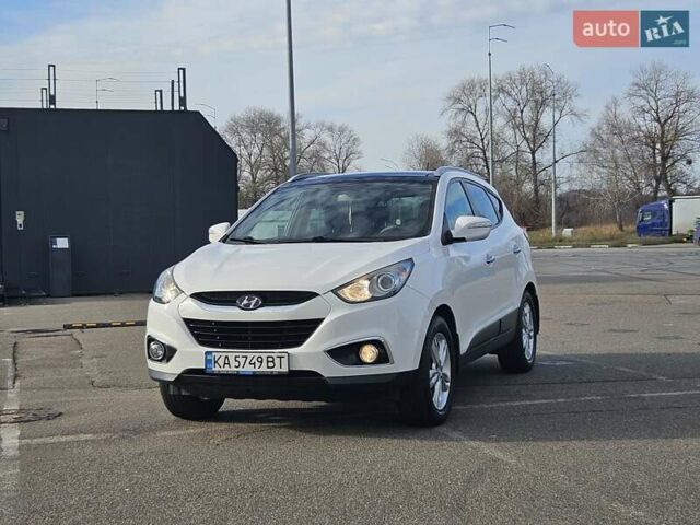 Белый Хендай их35, объемом двигателя 2 л и пробегом 137 тыс. км за 12600 $, фото 1 на Automoto.ua