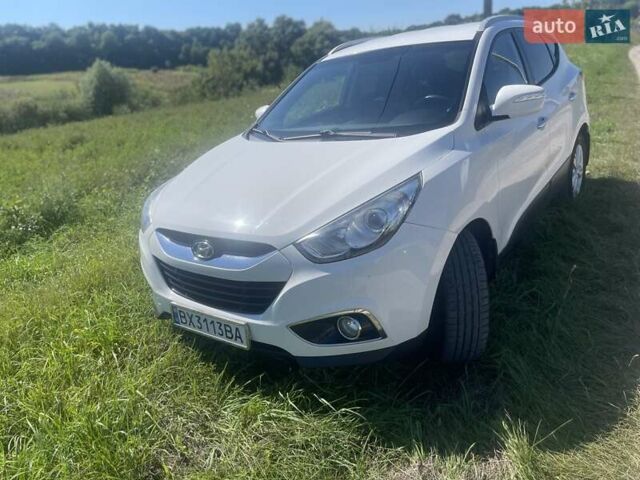 Белый Хендай их35, объемом двигателя 2 л и пробегом 170 тыс. км за 13700 $, фото 1 на Automoto.ua