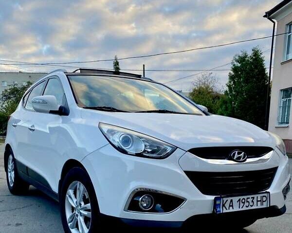 Білий Хендай іх35, об'ємом двигуна 2 л та пробігом 176 тис. км за 14700 $, фото 1 на Automoto.ua