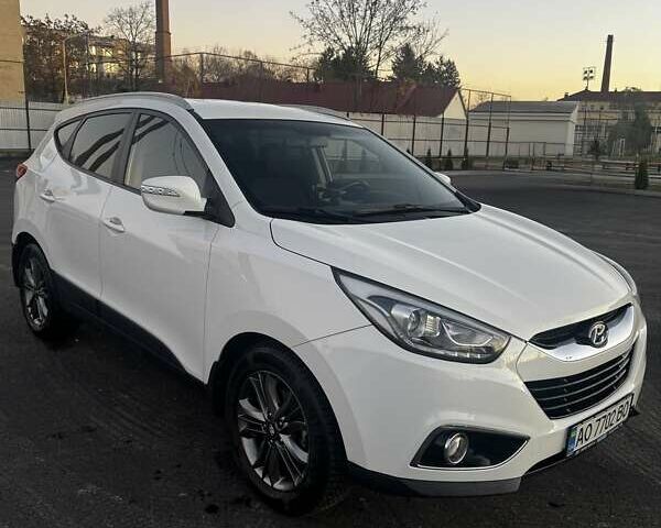 Белый Хендай их35, объемом двигателя 2 л и пробегом 126 тыс. км за 14500 $, фото 1 на Automoto.ua