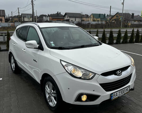 Білий Хендай іх35, об'ємом двигуна 1.69 л та пробігом 220 тис. км за 13300 $, фото 1 на Automoto.ua