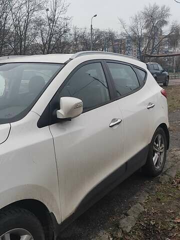 Білий Хендай іх35, об'ємом двигуна 2 л та пробігом 138 тис. км за 13500 $, фото 1 на Automoto.ua