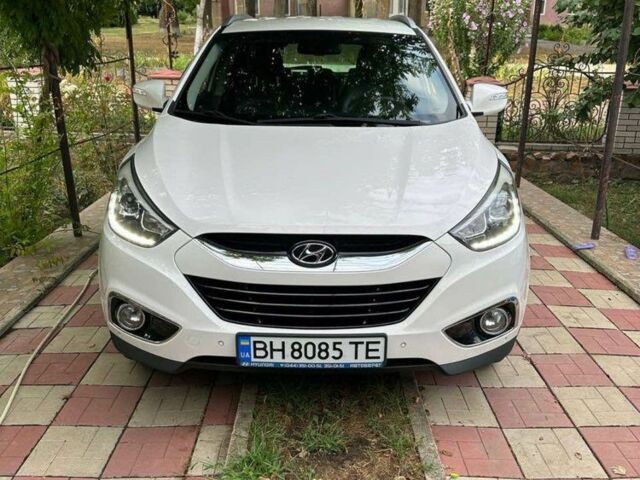 Белый Хендай их35, объемом двигателя 2 л и пробегом 159 тыс. км за 16000 $, фото 1 на Automoto.ua