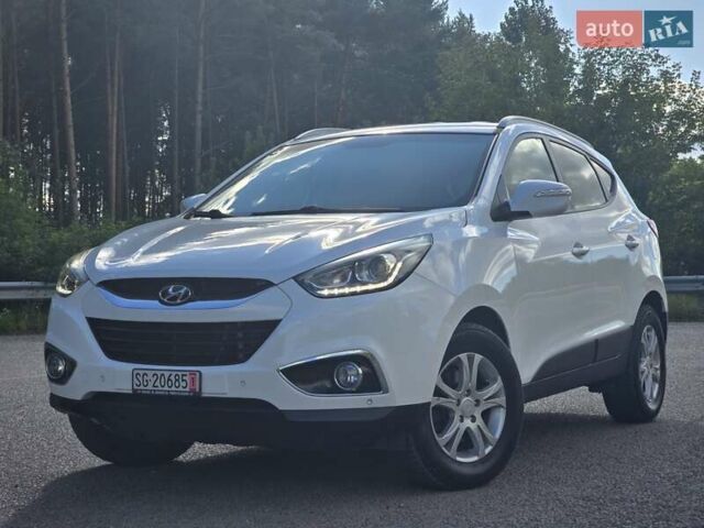 Белый Хендай их35, объемом двигателя 2 л и пробегом 200 тыс. км за 14999 $, фото 1 на Automoto.ua