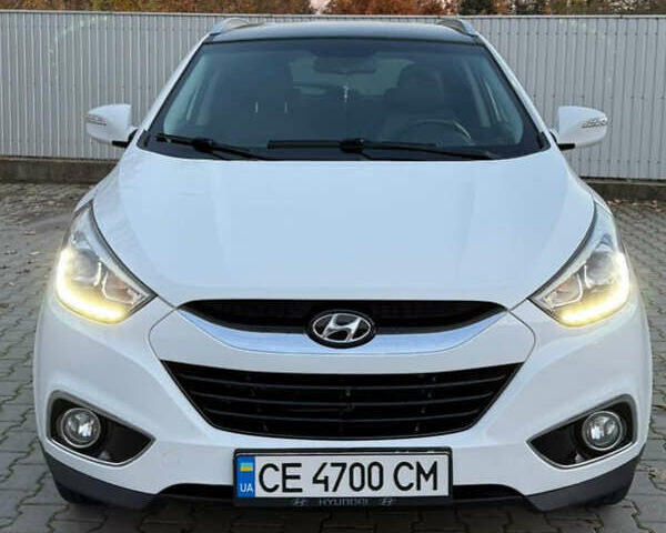 Белый Хендай их35, объемом двигателя 2 л и пробегом 193 тыс. км за 15000 $, фото 1 на Automoto.ua