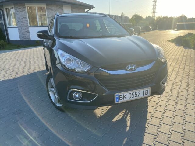 Черный Хендай их35, объемом двигателя 2 л и пробегом 224 тыс. км за 11100 $, фото 1 на Automoto.ua