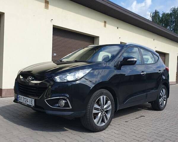 Черный Хендай их35, объемом двигателя 2 л и пробегом 212 тыс. км за 12800 $, фото 1 на Automoto.ua