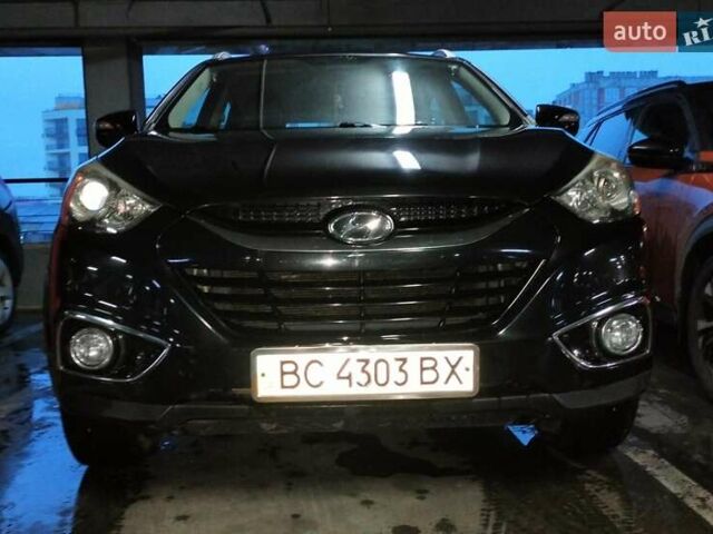 Черный Хендай их35, объемом двигателя 2 л и пробегом 200 тыс. км за 10700 $, фото 1 на Automoto.ua