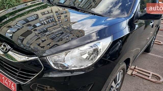 Черный Хендай их35, объемом двигателя 2 л и пробегом 161 тыс. км за 12600 $, фото 1 на Automoto.ua