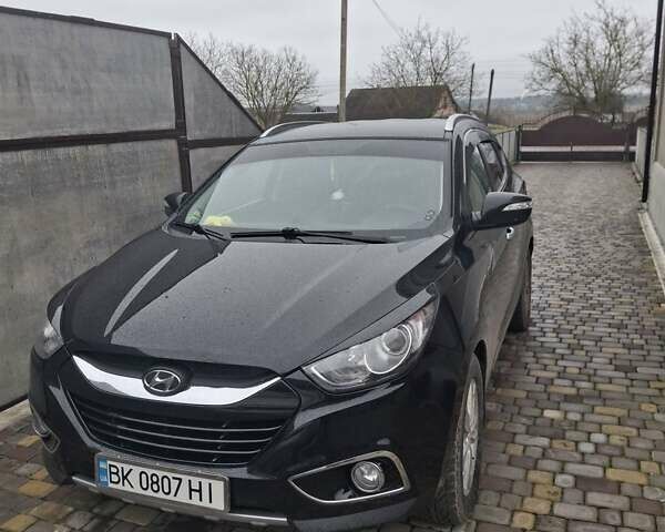 Чорний Хендай іх35, об'ємом двигуна 2 л та пробігом 255 тис. км за 12750 $, фото 1 на Automoto.ua