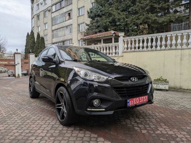 Черный Хендай их35, объемом двигателя 2 л и пробегом 200 тыс. км за 12650 $, фото 1 на Automoto.ua