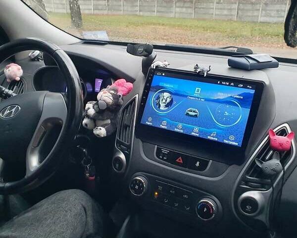 Черный Хендай их35, объемом двигателя 2 л и пробегом 221 тыс. км за 12000 $, фото 1 на Automoto.ua