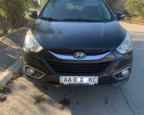 Черный Хендай их35, объемом двигателя 2 л и пробегом 185 тыс. км за 11200 $, фото 1 на Automoto.ua