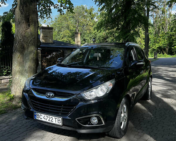 Черный Хендай их35, объемом двигателя 2 л и пробегом 270 тыс. км за 10800 $, фото 1 на Automoto.ua