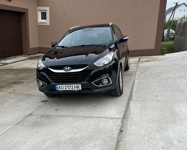 Черный Хендай их35, объемом двигателя 2 л и пробегом 160 тыс. км за 12000 $, фото 1 на Automoto.ua