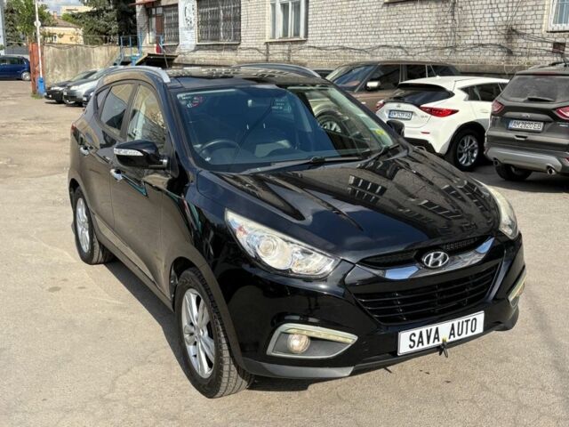 Черный Хендай их35, объемом двигателя 1.7 л и пробегом 129 тыс. км за 4300 $, фото 1 на Automoto.ua