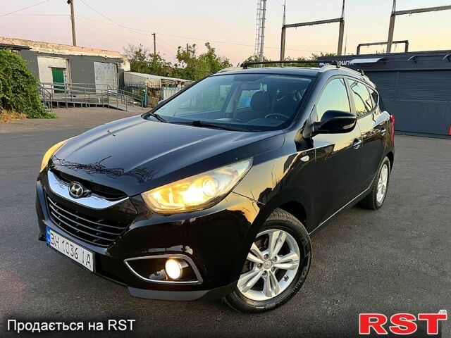 Черный Хендай их35, объемом двигателя 1.7 л и пробегом 230 тыс. км за 11200 $, фото 1 на Automoto.ua