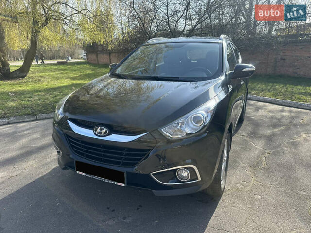 Черный Хендай их35, объемом двигателя 2 л и пробегом 48 тыс. км за 15500 $, фото 1 на Automoto.ua