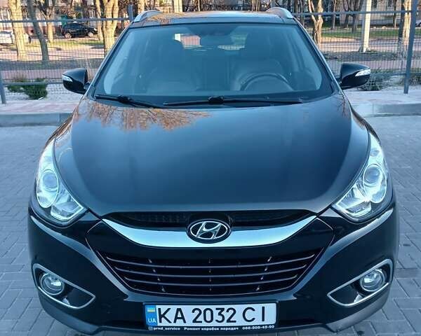 Черный Хендай их35, объемом двигателя 2 л и пробегом 122 тыс. км за 12999 $, фото 1 на Automoto.ua