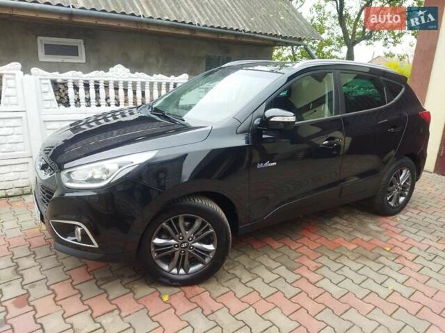 Черный Хендай их35, объемом двигателя 1.7 л и пробегом 252 тыс. км за 14900 $, фото 1 на Automoto.ua
