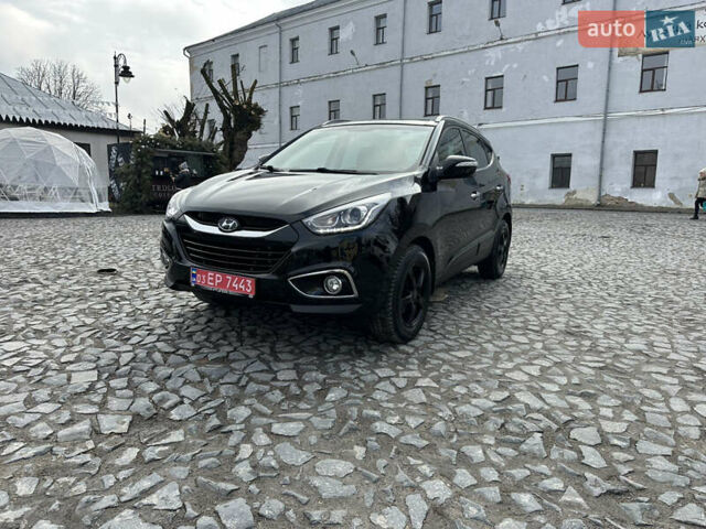 Черный Хендай их35, объемом двигателя 2 л и пробегом 176 тыс. км за 16600 $, фото 1 на Automoto.ua