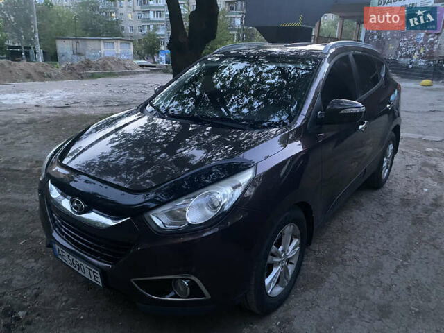 Коричневый Хендай их35, объемом двигателя 2 л и пробегом 240 тыс. км за 10000 $, фото 1 на Automoto.ua