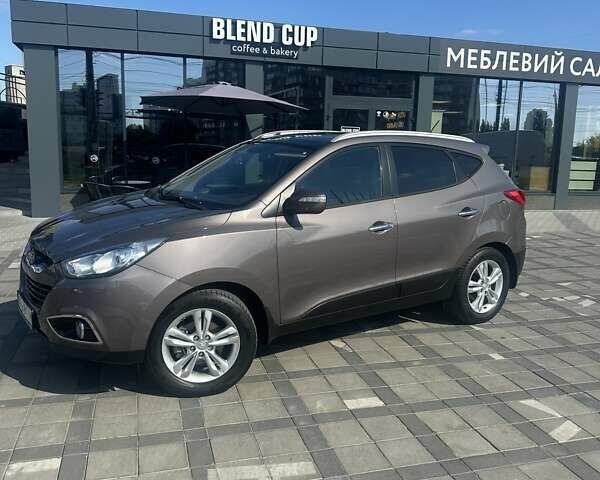 Коричневий Хендай іх35, об'ємом двигуна 2 л та пробігом 164 тис. км за 12500 $, фото 1 на Automoto.ua