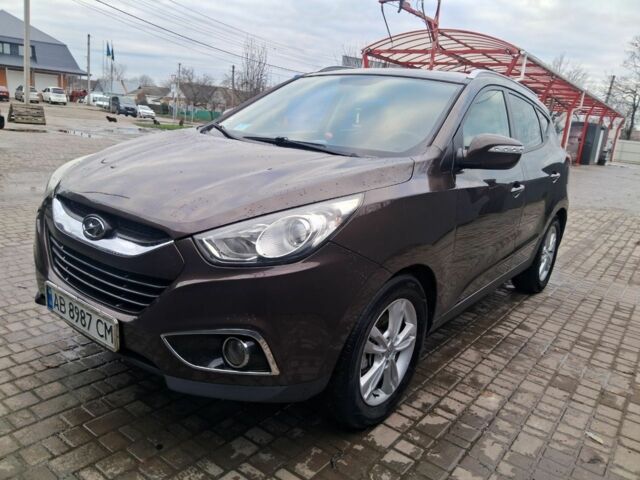 Коричневый Хендай их35, объемом двигателя 1.7 л и пробегом 309 тыс. км за 11500 $, фото 1 на Automoto.ua