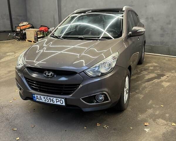 Коричневий Хендай іх35, об'ємом двигуна 2 л та пробігом 226 тис. км за 11500 $, фото 1 на Automoto.ua