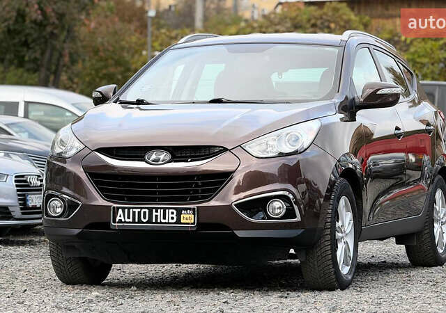 Коричневый Хендай их35, объемом двигателя 2 л и пробегом 216 тыс. км за 13900 $, фото 1 на Automoto.ua