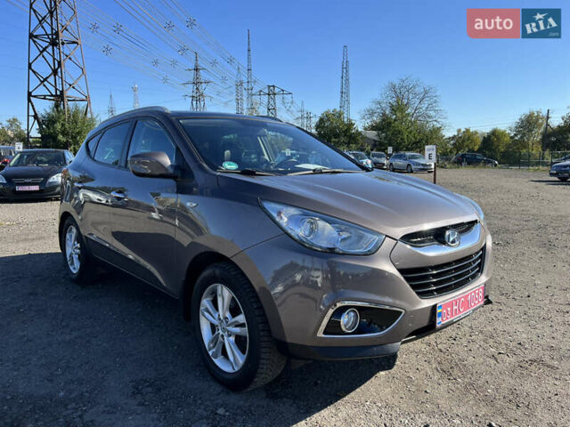 Коричневый Хендай их35, объемом двигателя 2 л и пробегом 184 тыс. км за 16450 $, фото 1 на Automoto.ua