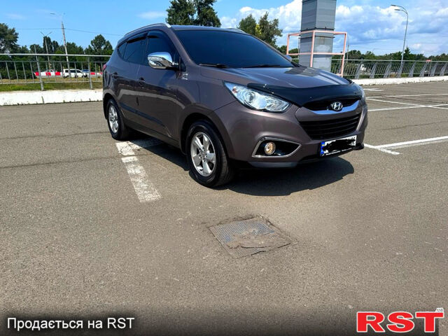 Коричневий Хендай іх35, об'ємом двигуна 1.7 л та пробігом 206 тис. км за 12600 $, фото 1 на Automoto.ua