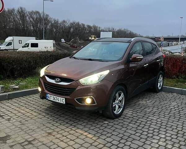 Коричневий Хендай іх35, об'ємом двигуна 2 л та пробігом 176 тис. км за 13700 $, фото 1 на Automoto.ua