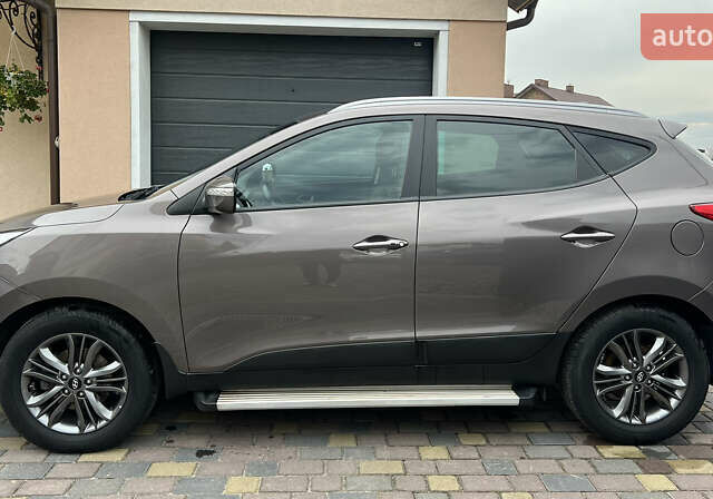 Коричневый Хендай их35, объемом двигателя 2 л и пробегом 223 тыс. км за 14500 $, фото 1 на Automoto.ua