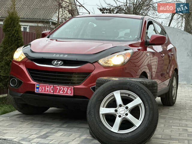 Червоний Хендай іх35, об'ємом двигуна 1.7 л та пробігом 240 тис. км за 10700 $, фото 1 на Automoto.ua
